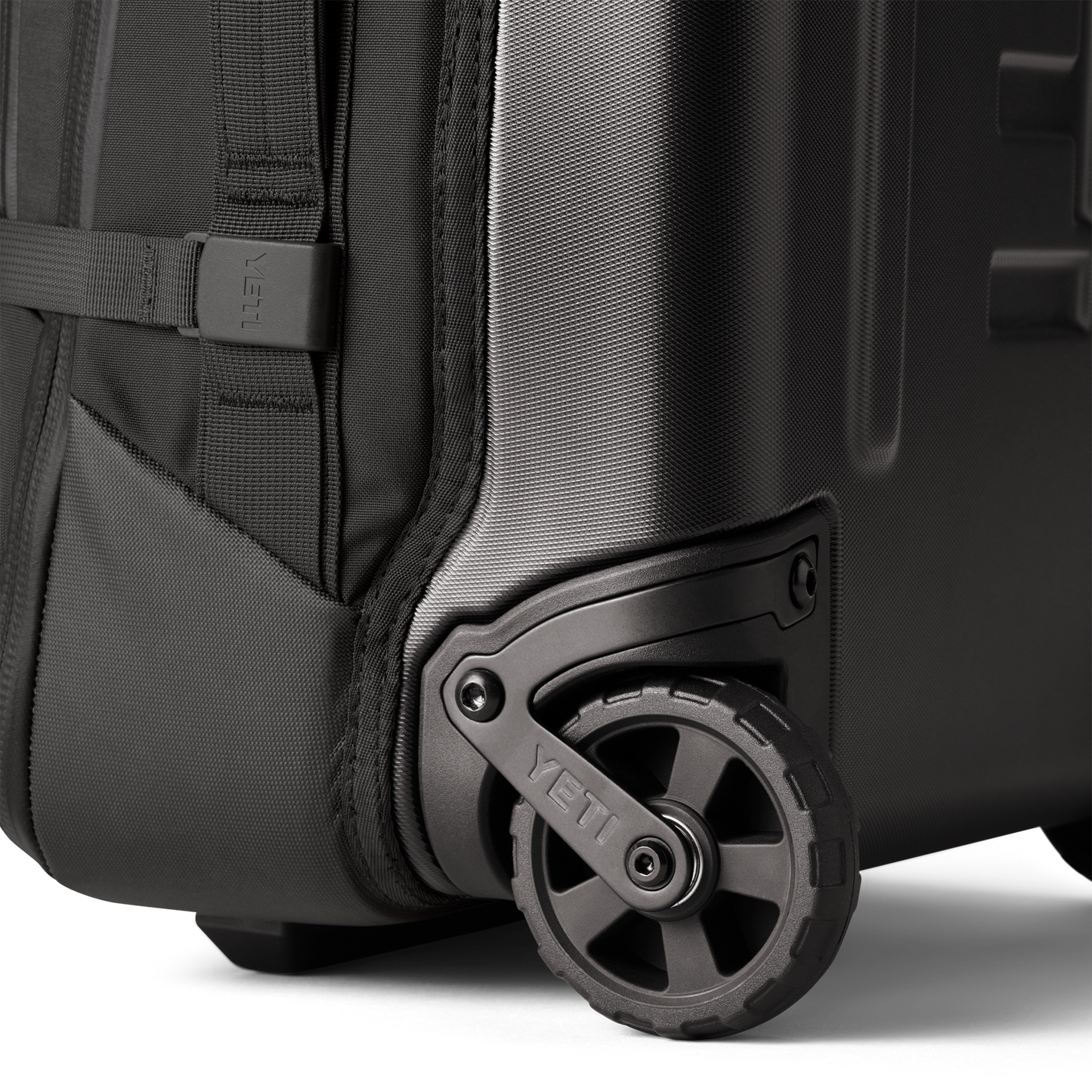 Crossroads® 35L/22" Wheeled Luggage Black