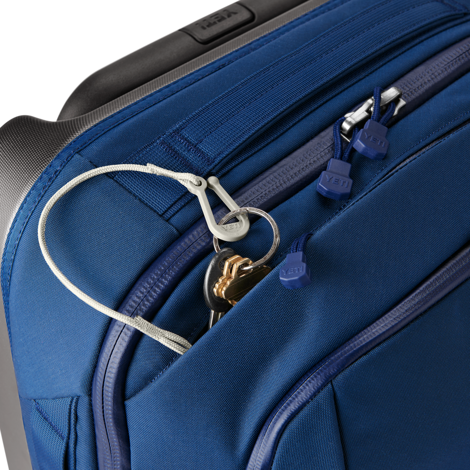 Crossroads® 35L/22" Wheeled Luggage Navy