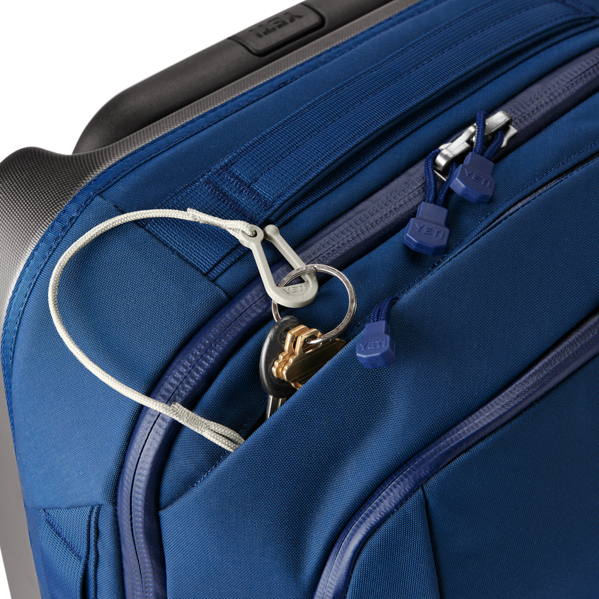 Crossroads® 35L/22" Wheeled Luggage Navy