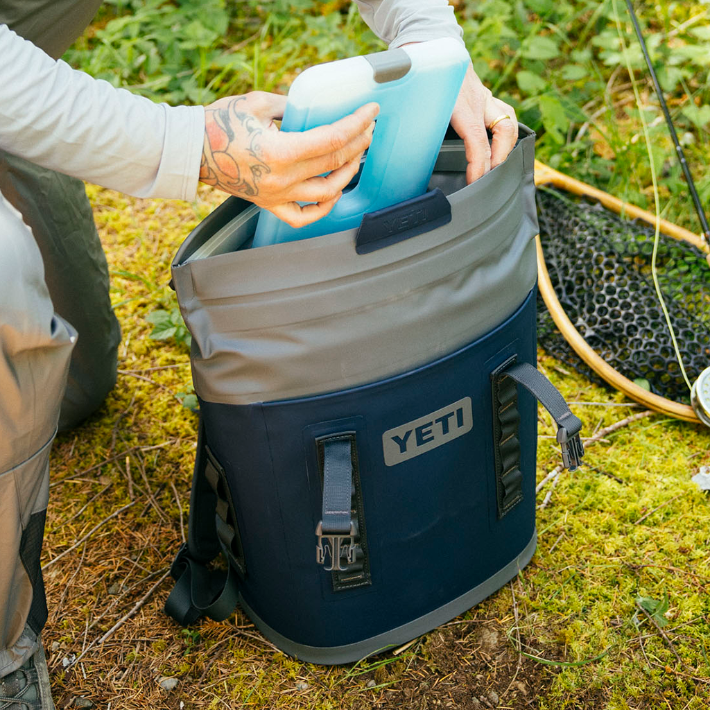 Yeti Hopper M12 Soft Backpack Cooler - Navy