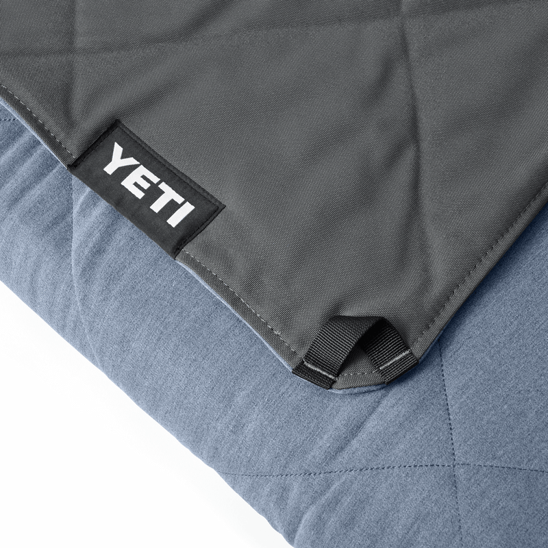 YETI Lowlands® Blanket Smoke Blue